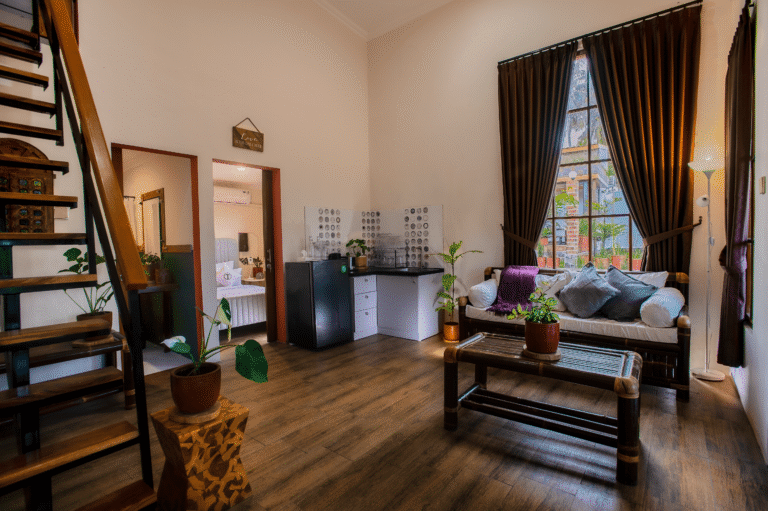 LIVING ROOM FAMILY A